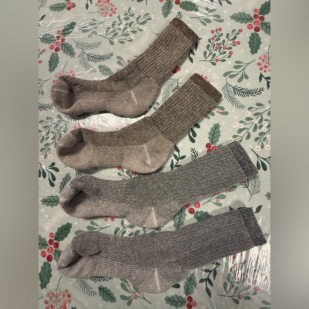 2 pairs of thick wool socks